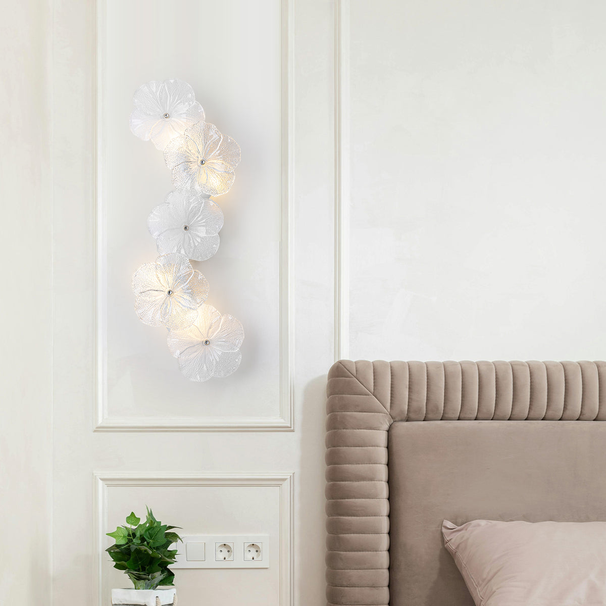 Modern Elegant Clear and Frosted Bubble Glass Flower Petal Wall Sconce - product image 4 | Zenvolit