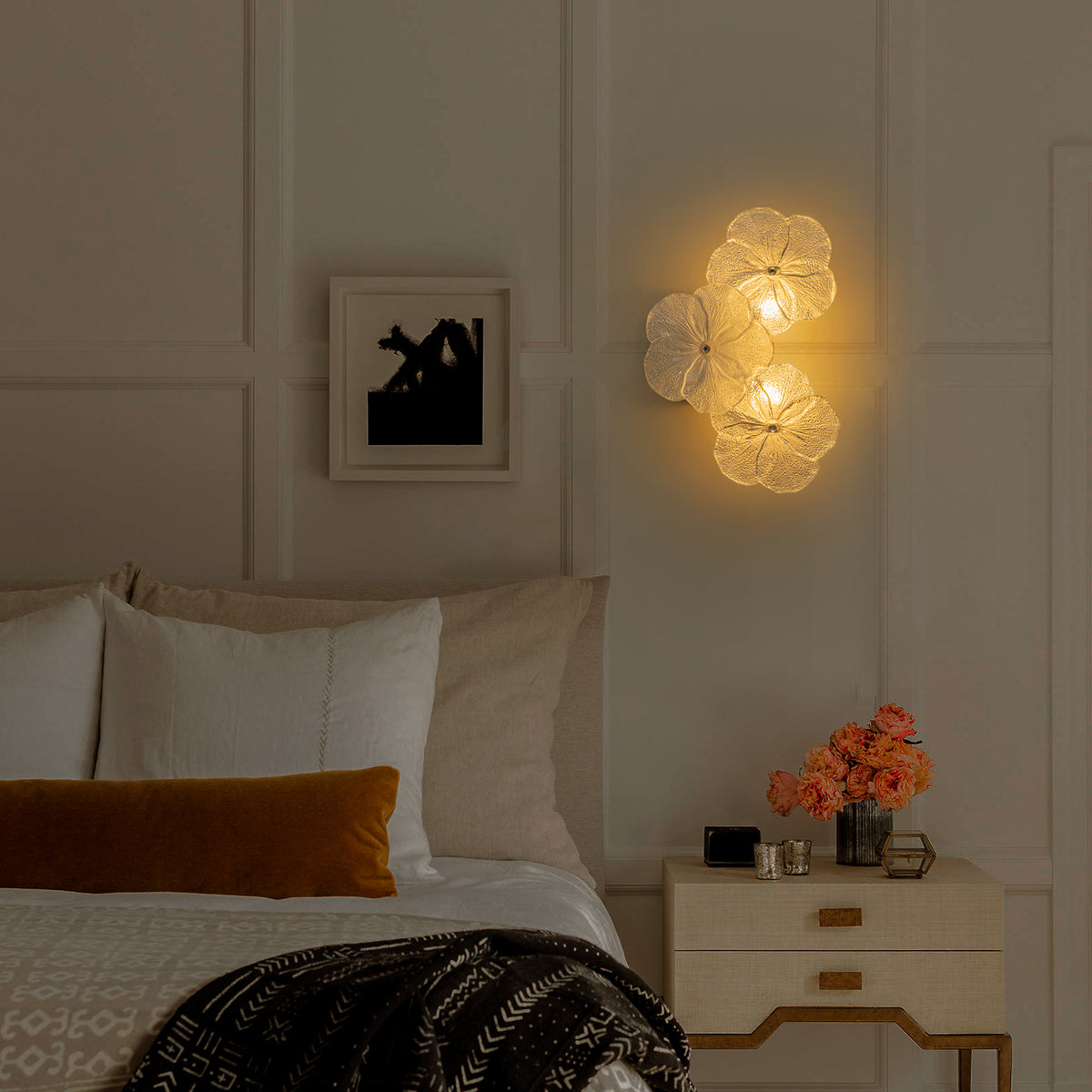 Modern Elegant Clear and Frosted Bubble Glass Flower Petal Wall Sconce - product image 2 | Zenvolit