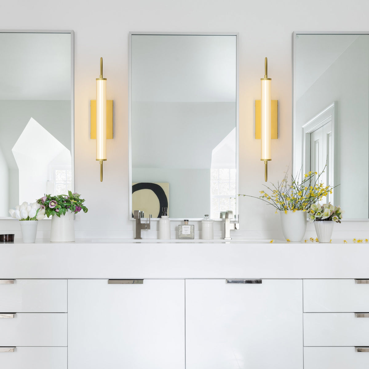 Modern Gold LED Wall Sconce with Cylinder Acrylic Shade Bathroom - product image 4 | Zenvolit