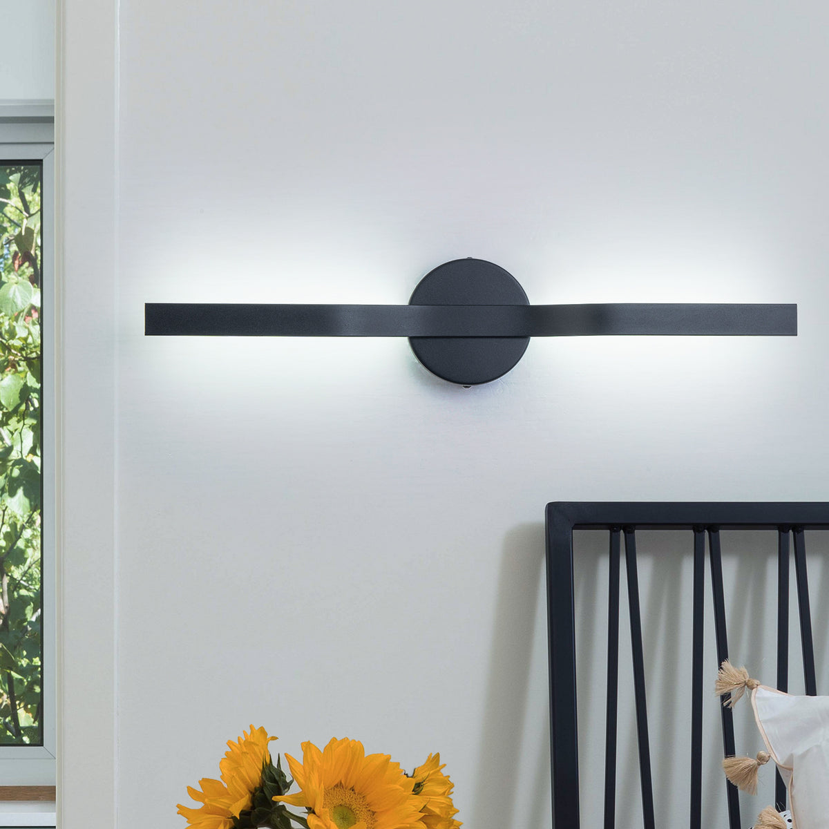Modern Matte Black LED Wall Sconce with Linear Triac Dimmable Light - product image 1 | Zenvolit