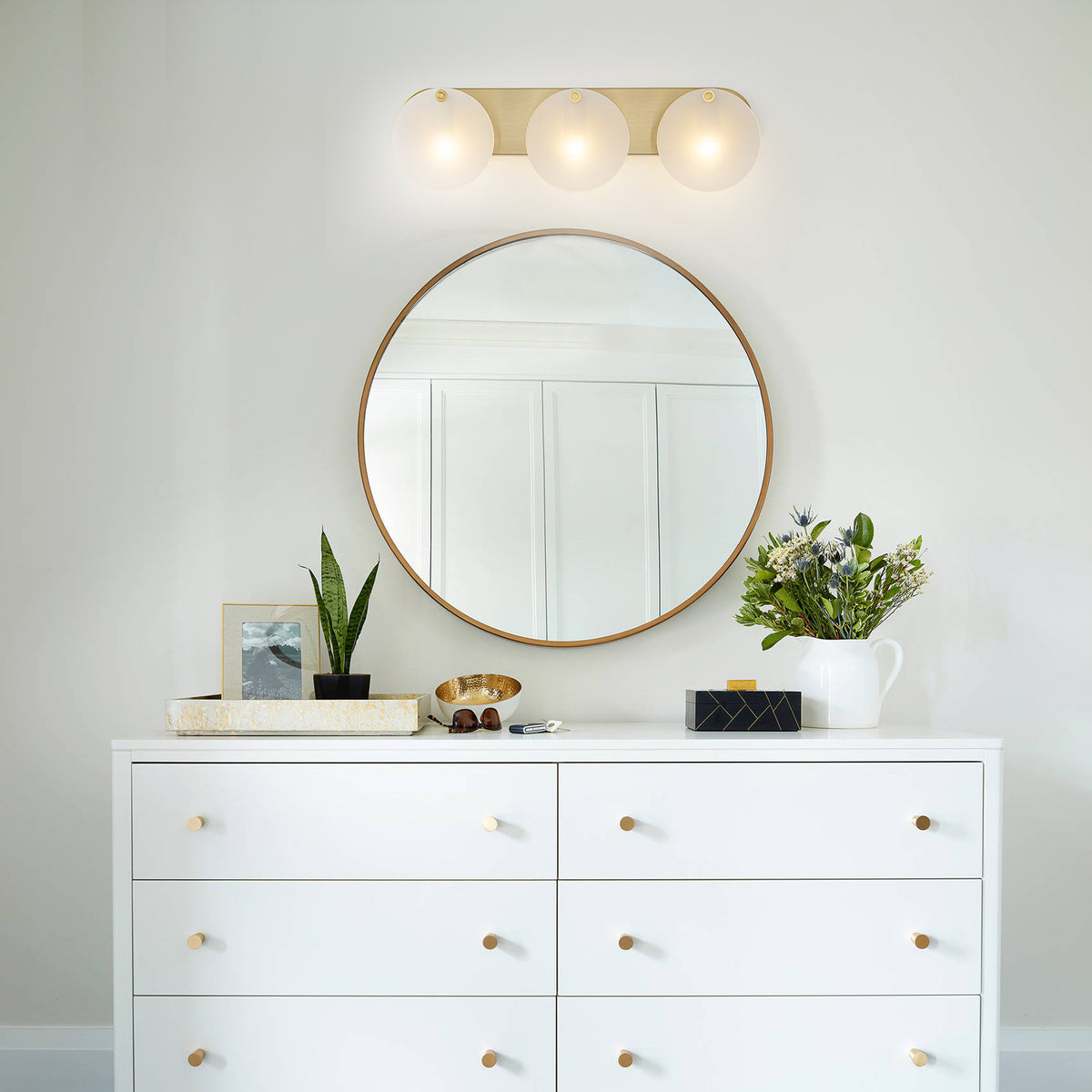 Modern Gold 3-Light Vanity Light Frosted Glass Bathroom Fixture - product image 2 | Zenvolit