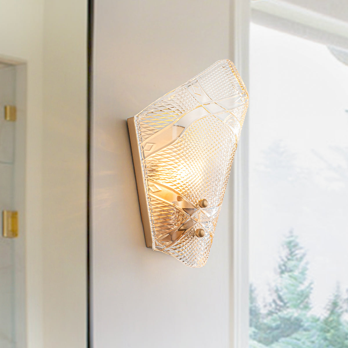Modern Gold Wall Sconce with Clear Glass Shade for Bathroom Vanity - product image 1 | Zenvolit